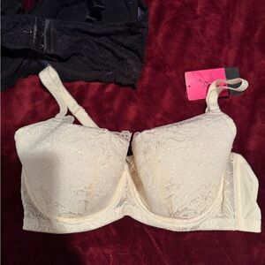 Bradelis Elegant Cream Lace Underwire removable padded Bra (made in Japan)